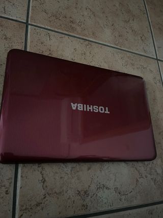 Portátil Toshiba Rojo
