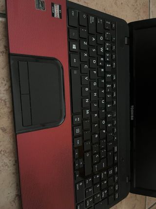 Portátil Toshiba Rojo