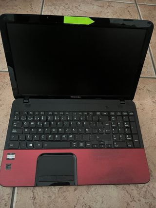 Portátil Toshiba Rojo