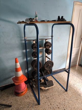 Equipo de gimnasio: Mancuernas y soporte