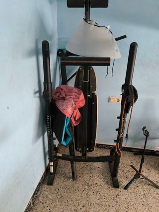 Equipo de gimnasio: Mancuernas y soporte
