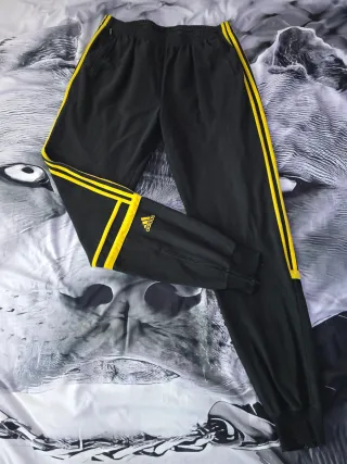 2 Pantalónes Adidas Challenger Negro/Amari