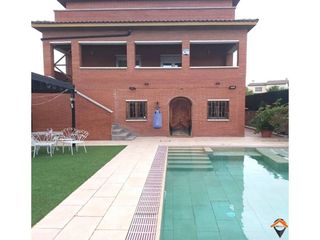 Casa en venta en Centre - Eixample – Can Llobet – Can Serra en Barbera del Vallès