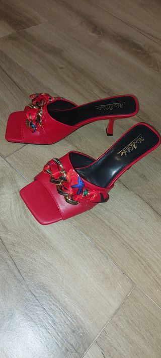 Sandalias tacón Miss Globo rojas