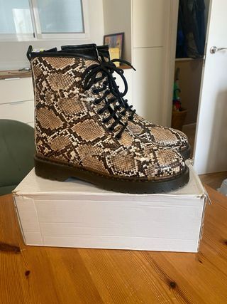 Botas imitación Dr. Martens efecto piel serpiente