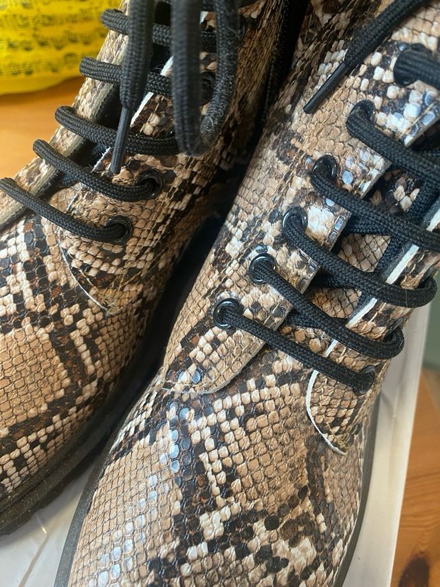 Botas imitación Dr. Martens efecto piel serpiente