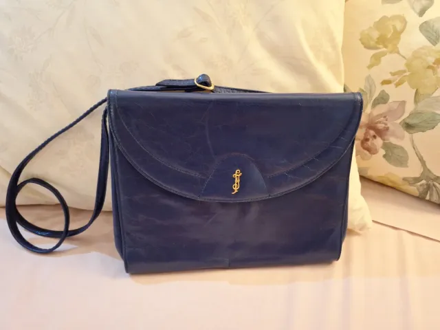 Bolso azul de piel