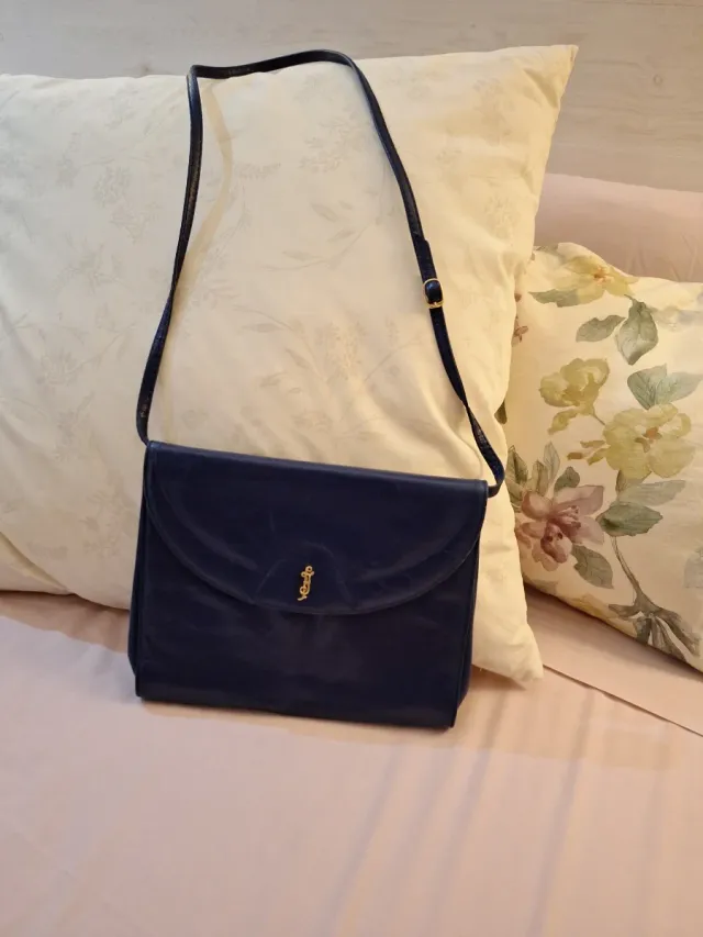 Bolso azul de piel