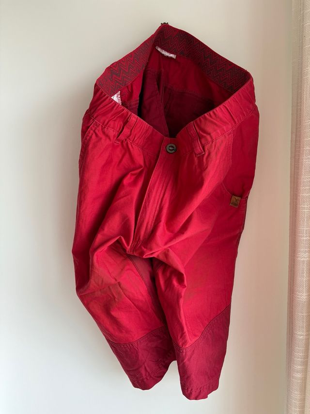 Pantalones de escalada rojos