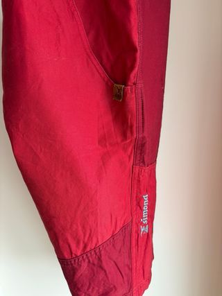 Pantalones de escalada rojos