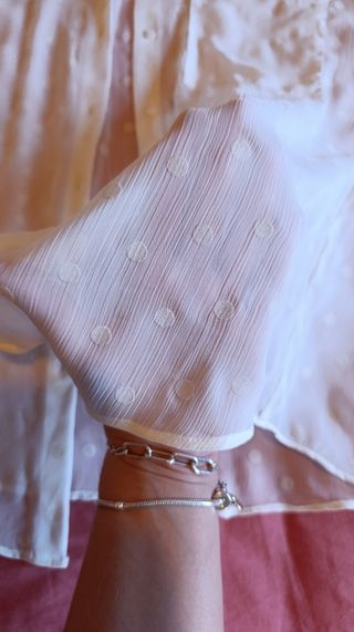 Camisa Stradivarius blanca transparente lunares