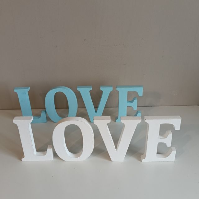 Letras LOVE Madera 15cm Azul y Blanco
