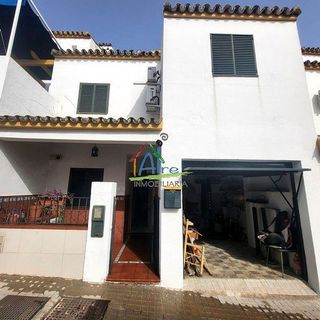 Casa adosada en venta en Gines