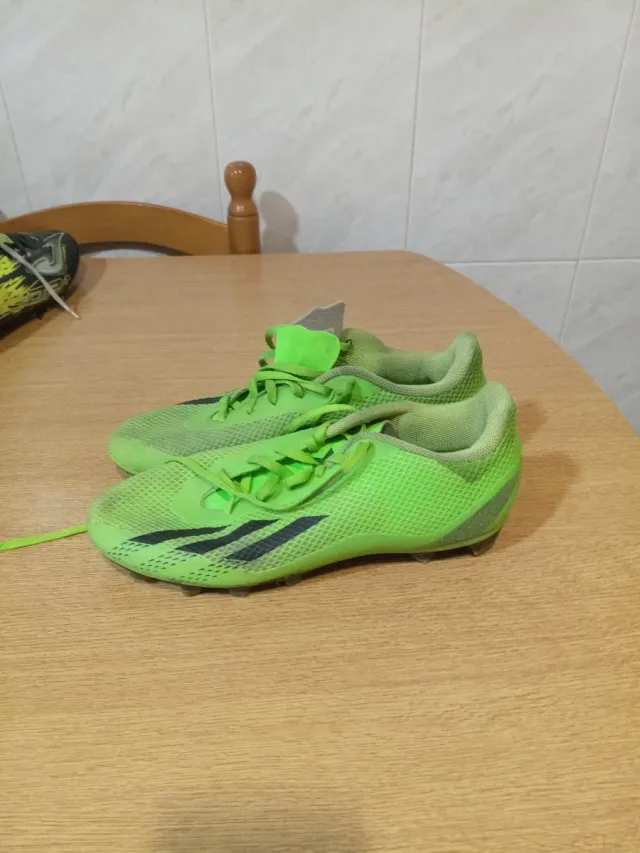 Botas de fútbol verdes Adidas 41. 5