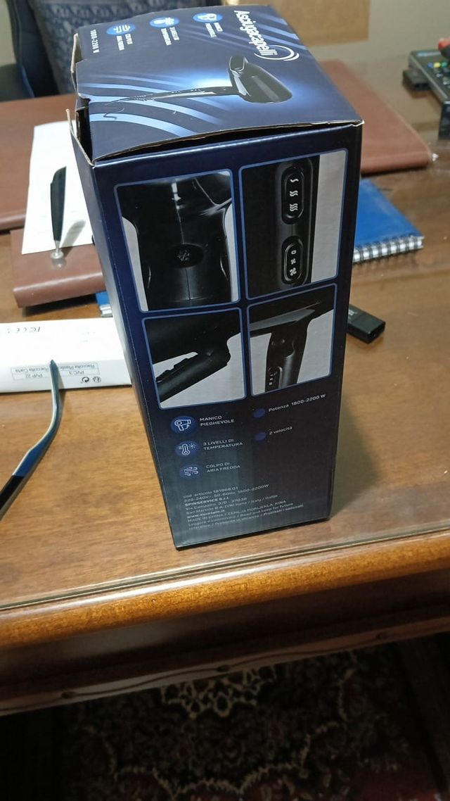 Asciugacapelli nero pieghevole nuovo mai usato.