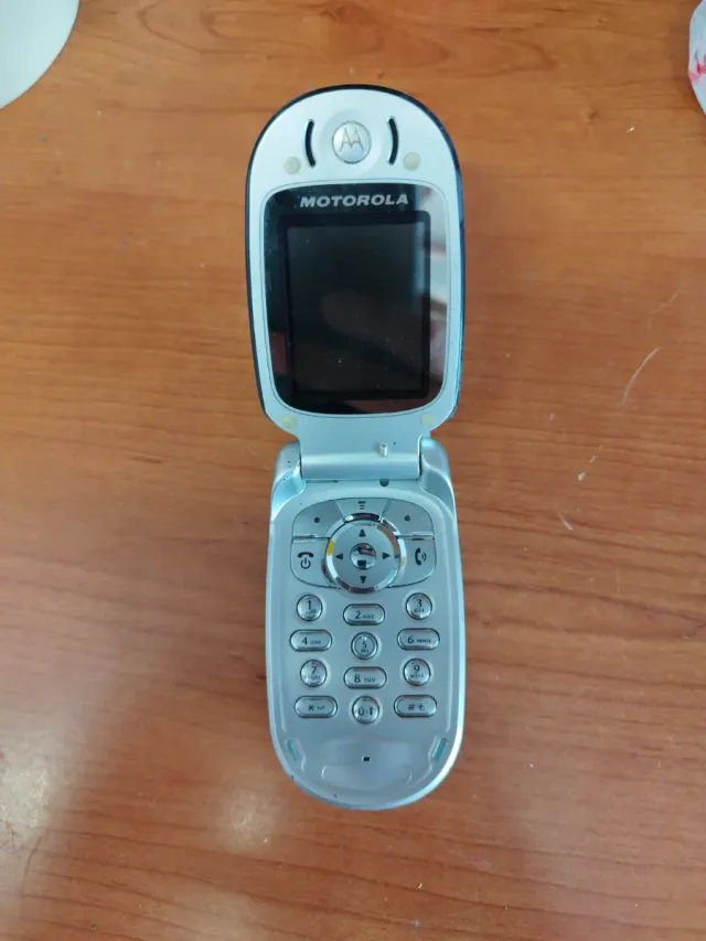 Teléfono Móvil Motorola MQ3 Plata.