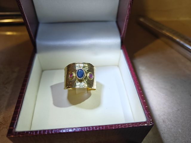 Anello oro zaffiro blu egranato