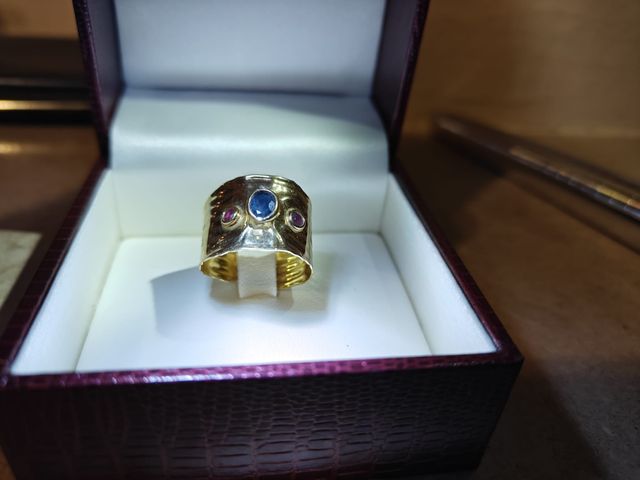 Anello oro zaffiro blu egranato