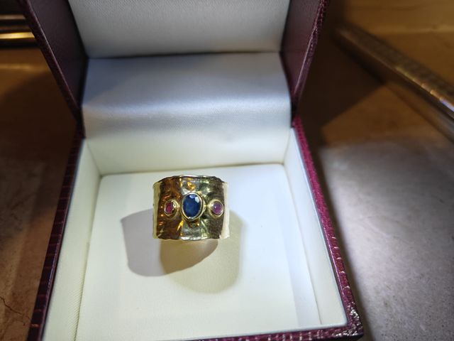 Anello oro zaffiro blu egranato