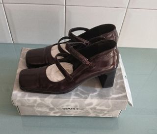 Zapatos charol marrón Looky