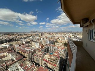 Piso en venta en Ensanche - Diputación en Alicante