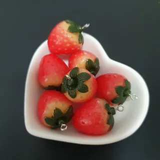 Abalorios fresa charms