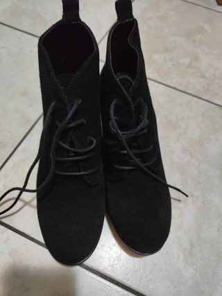 Stivaletti donna neri con lacci