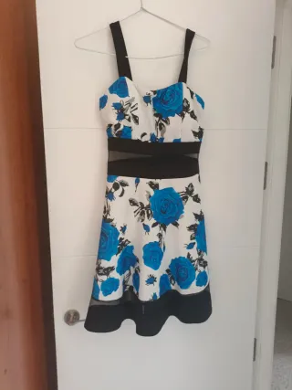 Vestido floral azul y blanco