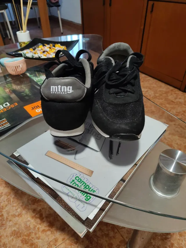 Zapatillas Mustang negras y grises