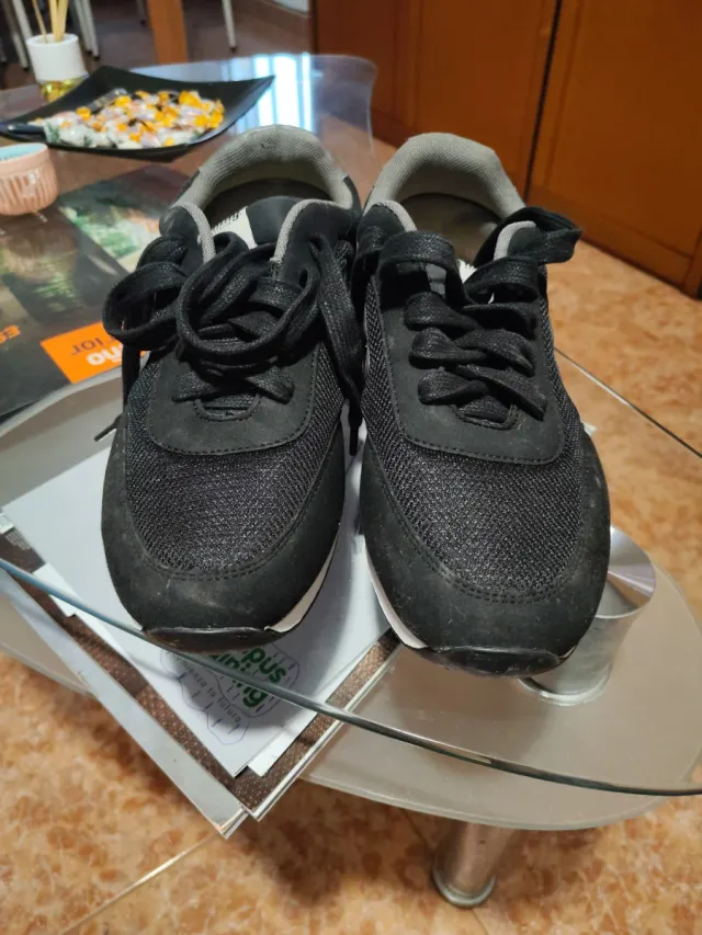 Zapatillas Mustang negras y grises