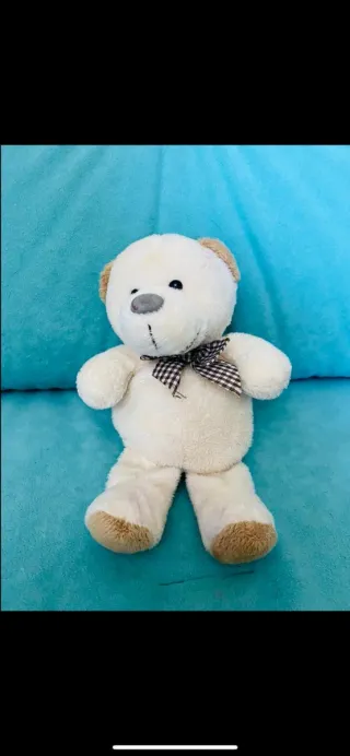 Orso peluche bianco con fiocco