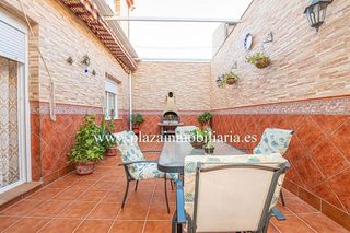 Chalet en venta en Lucena