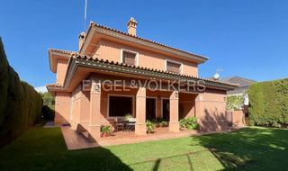 Chalet en venta en Zona Universitaria  en Bormujos