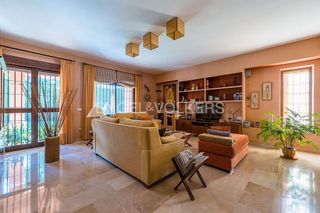 Chalet en venta en Zona Universitaria  en Bormujos