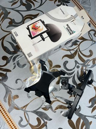 Soporte Unotec para tablet coche