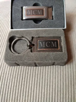 Pilla corbata y llavero MCM