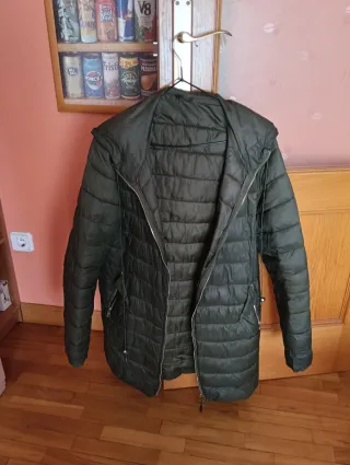 Parka verde con capucha