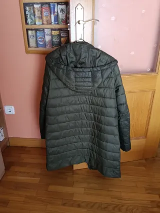 Parka verde con capucha
