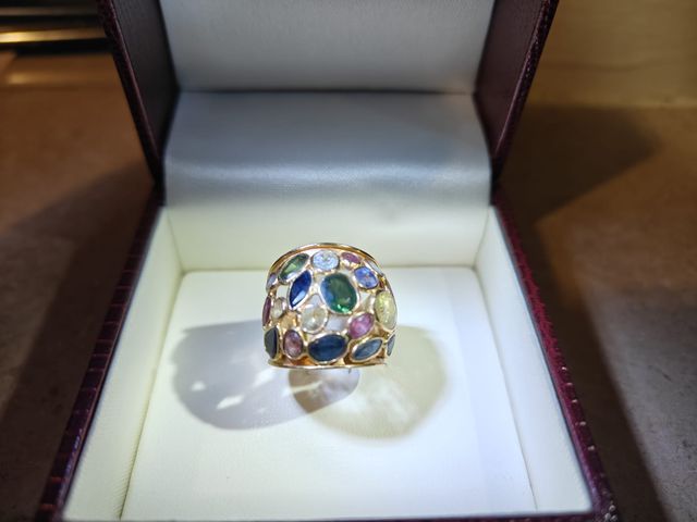 Anello oro con pietre preziose miste