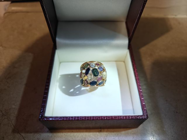 Anello oro con pietre preziose miste