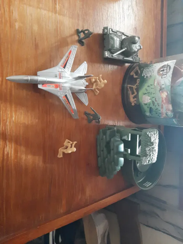 Conjunto de figuras de acción serie true heroes