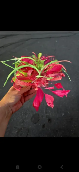 Tocado de boda rosa y verde