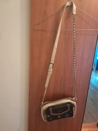 Bolso bandolera beige y negro
