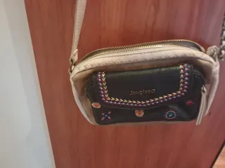 Bolso bandolera beige y negro