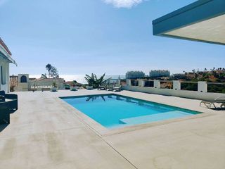 Chalet en venta en El Faro de Calaburra - Chaparral en Mijas