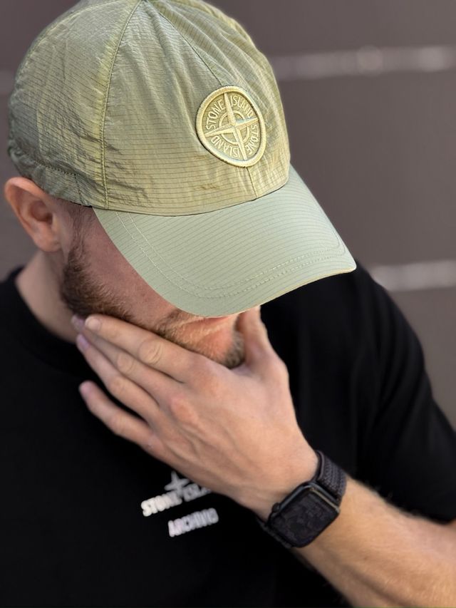 “NYLON” la gorra de Stone Island verde, nueva