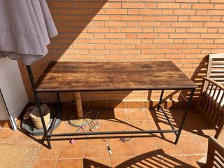 Mesa escritorio madera y metal poco uso.
Mesa PC. 