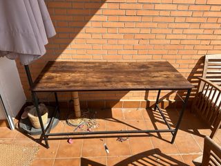 Mesa escritorio madera y metal poco uso.
Mesa PC. 