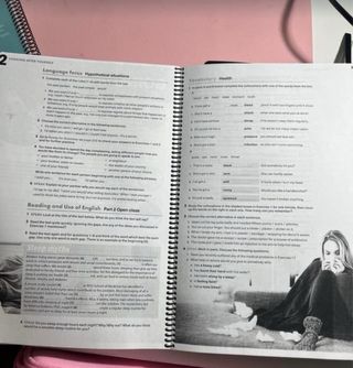 Libro de inglés: FIRST TRAINER 2