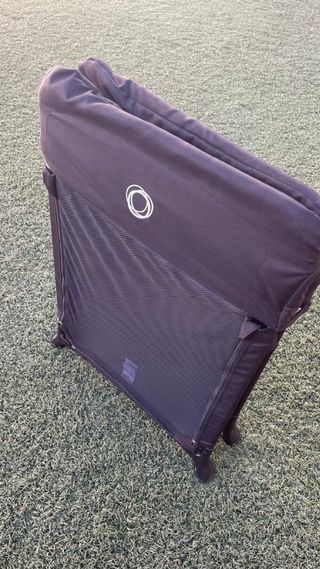 Cuna de viaje Bugaboo negra
